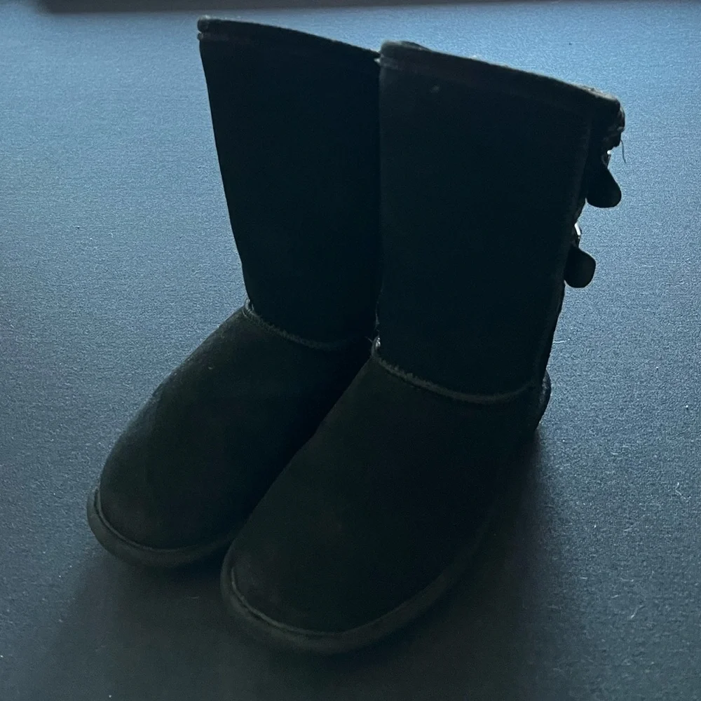 Bearpaw Boshie Youth Black boots size 2